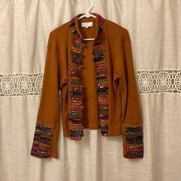 Soft surrounding button up top - Picture 2 of 7